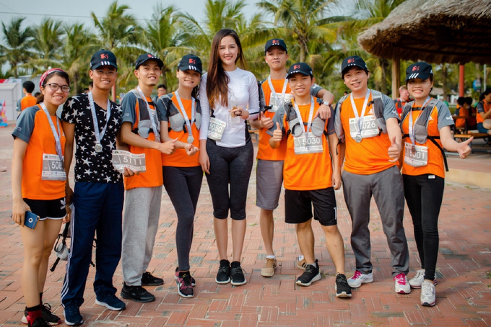 former miss vietnam joins charity marathon for poor kids