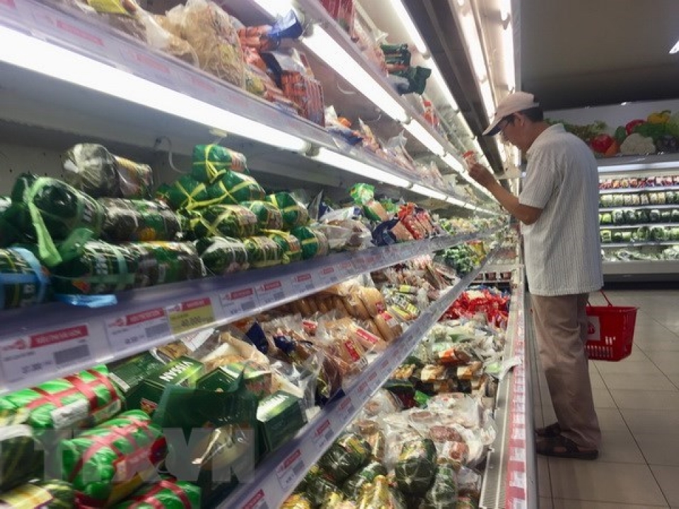 vietnams cpi up slightly in april