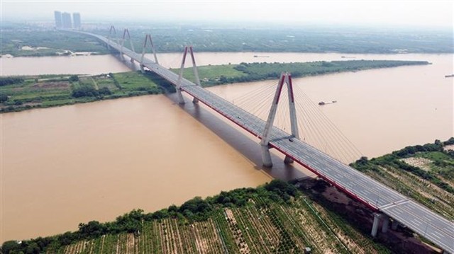 Nhật Tân Bridge, a project financed by Japanese ODA loans. VNA/VNS Photo