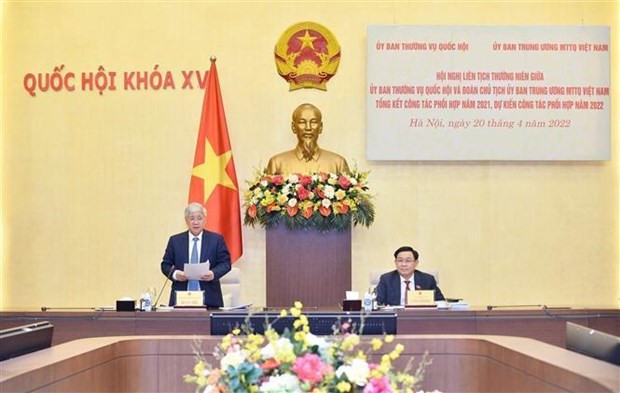 President of the VFF Central Committee Do Van Chien (standing) speaks at the meeting on April 20. (Photo: VNA)