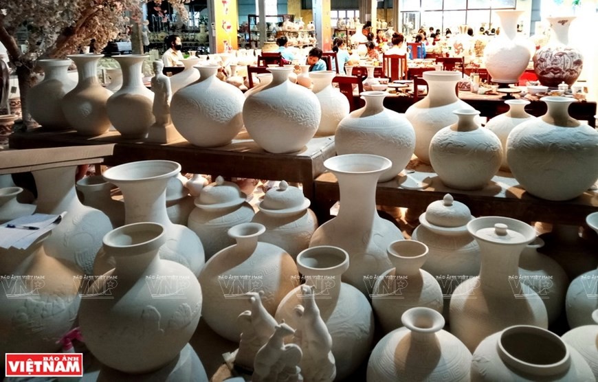 The essence of Chu Dau pottery The essence of Chu Dau pottery