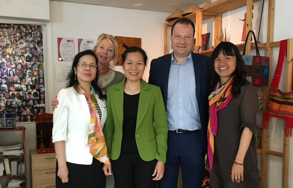 Đại sứ Ngô Thị Hòa gặp làm việc với Ủy ban Y tế Hà Lan - Việt Nam