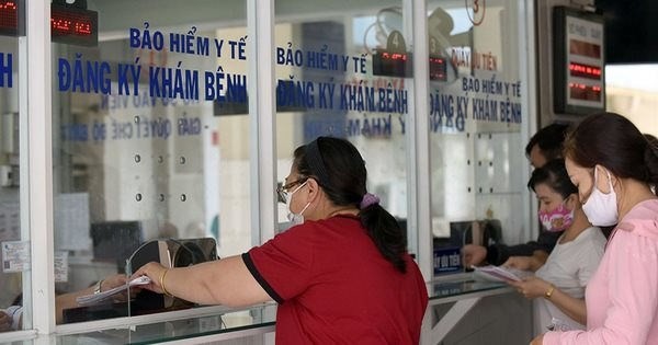 People with health insurance register for medical check-ups. (Photo: congly.vn)