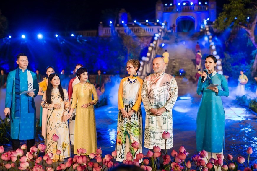 Diplomats and families join ao dai performance