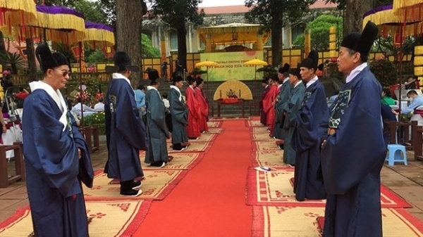 Traditional celebration of Doan Ngo Festival replicated