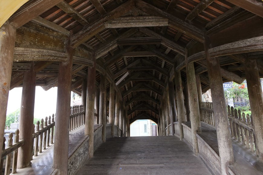 Beauty of over 500-year-old tiled-roof bridge in Nam Dinh