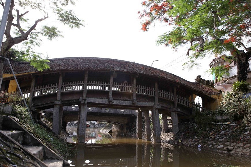 Beauty of over 500-year-old tiled-roof bridge in Nam Dinh