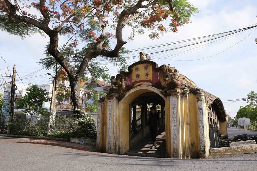 Beauty of over 500-year-old tiled-roof bridge in Nam Dinh