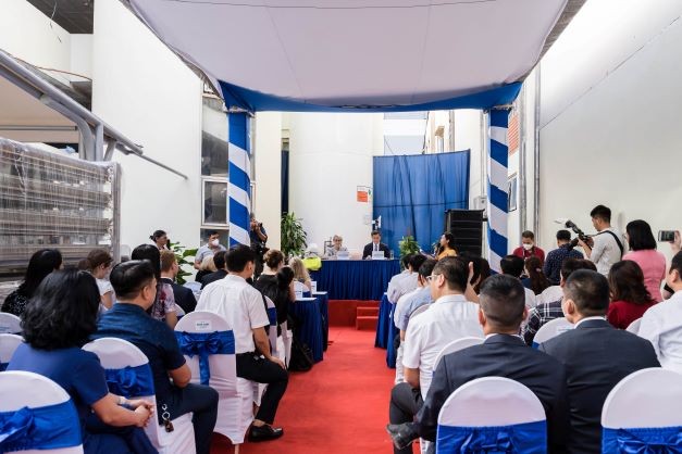 U.S., Vietnam officials kick off installation of new liquid oxygen system at Bach Mai hospital