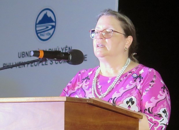 US Consul General in Ho Chi Minh City Marie C. Damour addresses the PP22 launching ceremony in Tuy Hoa city, the south-central coast province of Phu Yen on June 20 evening. (Photo: VNA)