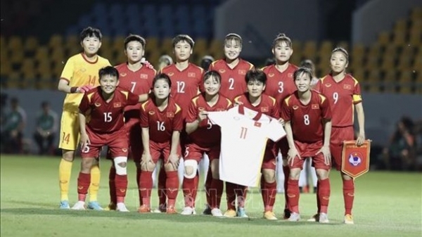 National women's football team leaves for training in France