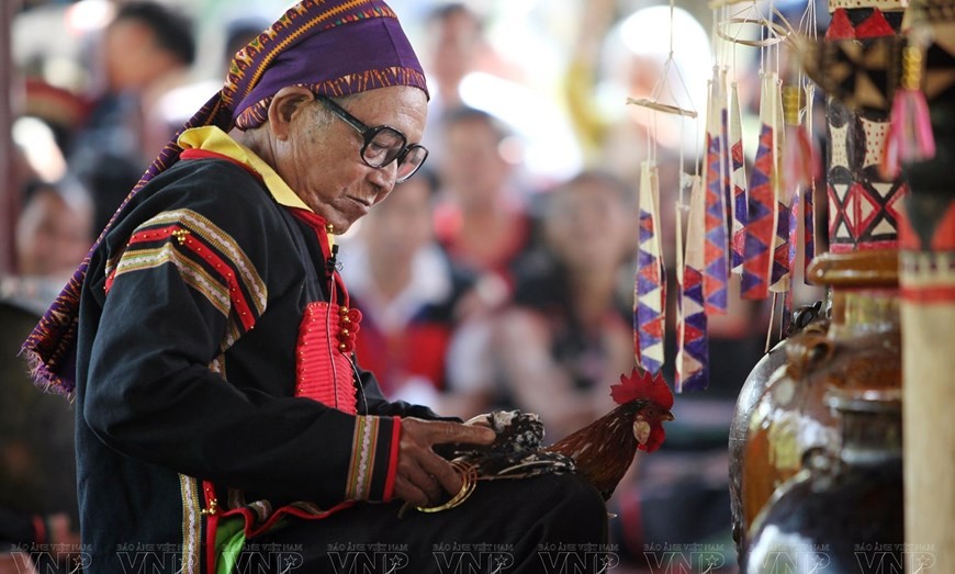 Ede ethnic people’s traditional costume