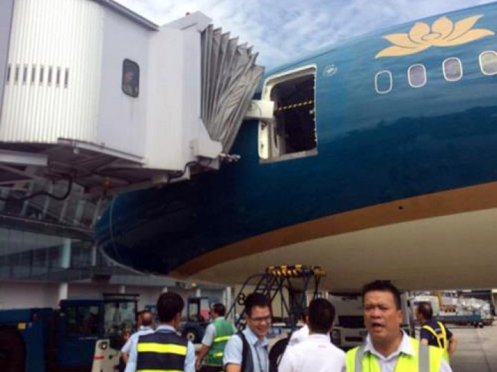 Máy bay tối tân nhất của Vietnam Airlines gặp sự cố kỹ thuật
