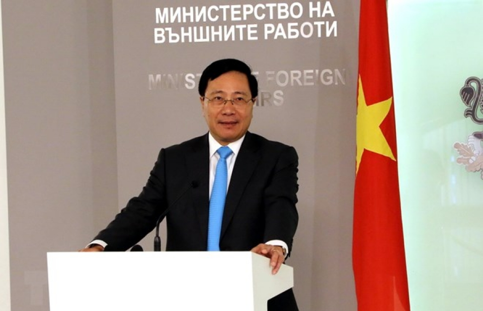 Phó Thủ tướng Phạm Bình Minh thăm Đại sứ quán Việt Nam tại Romania