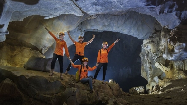 Exploring Kieu Cave in Quang Binh province