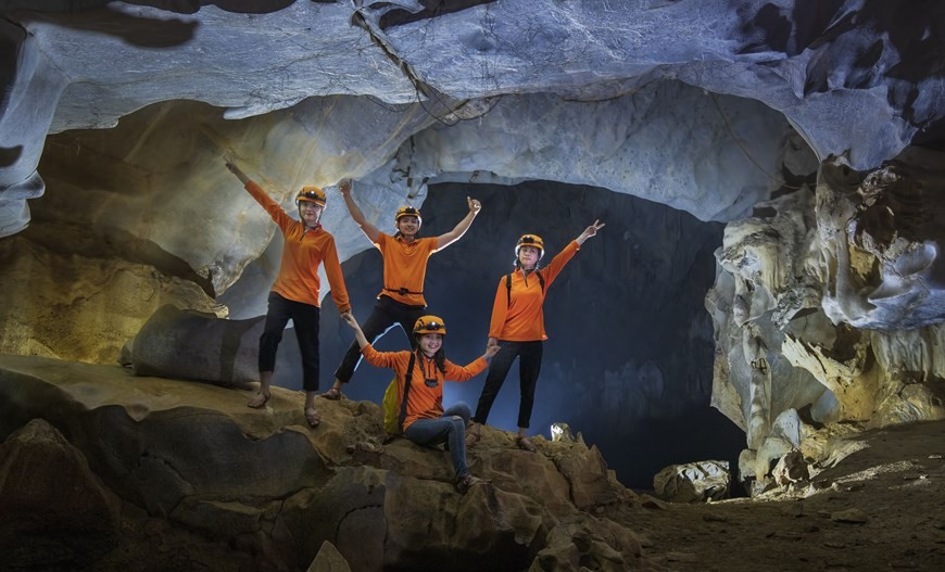 Exploring Kieu Cave in Quang Binh province