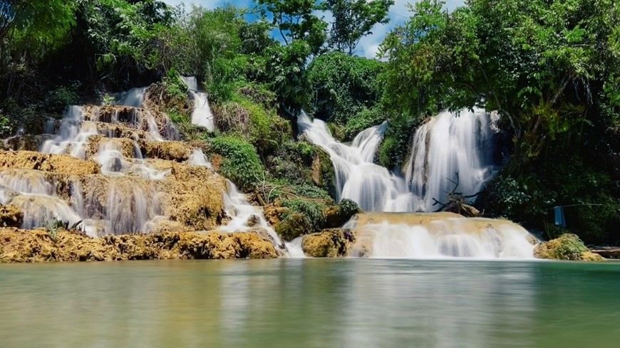 Charm of Ban Sam Waterfall in Cao Bang