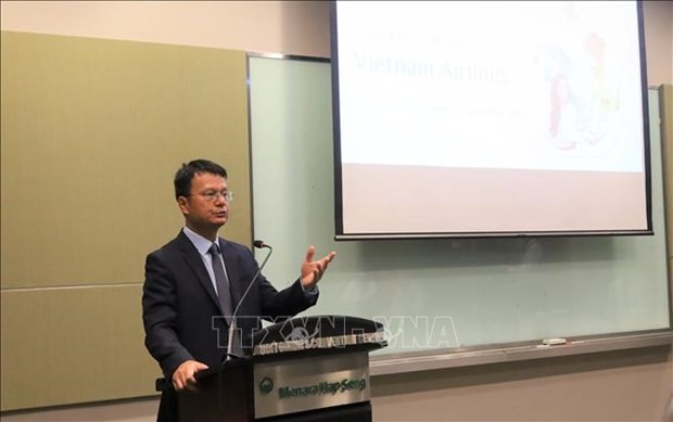 Vietnamese Ambassador to Malaysia Tran Viet Thai speaks at the wrkshop. (Photo: VNA)