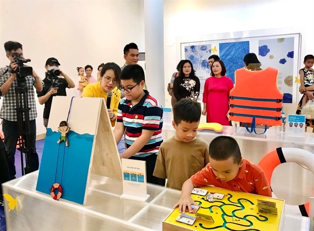 Children enjoy games at the exhibition.(Photo of the organiser)