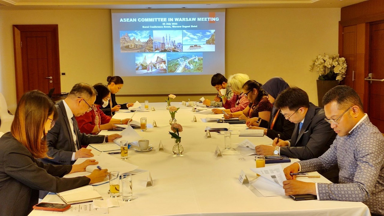 Tại cuộc họp thường kỳ của Ủy ban ASEAN tại Warsaw. 