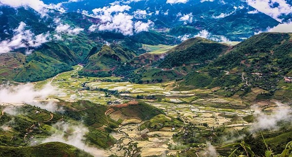 Fluffy white clouds over Khau Pha Pass