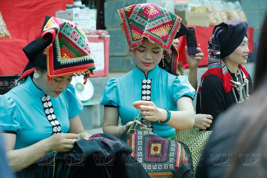 Market session of mountainous region re-enacted in Hanoi