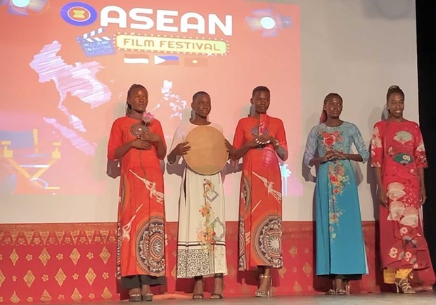 An ao dai show at the event. (Photo: baoquocte.vn)