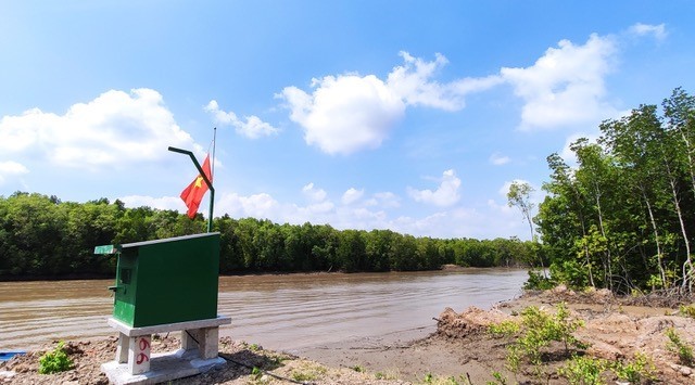 The monitoring stations operate on solar energy. Data gathered by the stations in combination with satellite images will be the input of environmental reports for all stakeholders. (Photo: Australian Embassy in Vietnam)