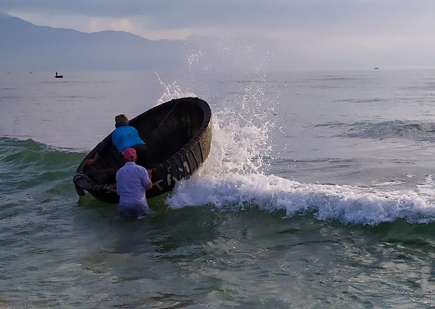 Fishermen pull in nets in Da Nang city