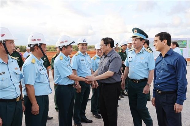 PM Pham Minh Chinh at Phan Thiet airport (Photo: VNA)