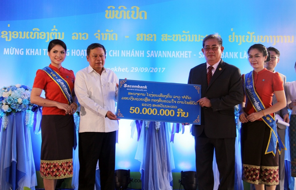 Ngân hàng Việt đồng hành phát triển kinh tế Lào