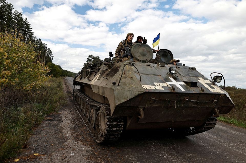 Nga xác nhận bước tiến mới của quân đội Ukraine vào Kherson. Người Ukraine đi xe bọc thép, trong bối cảnh Nga tấn công Ukraine, ở vùng Donesk, Ukraine, ngày 3 tháng 10 năm 2022. REUTERS