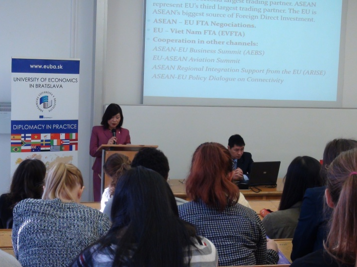 Giới thiệu Việt Nam tới sinh viên Slovakia