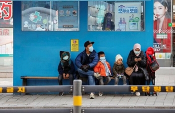 Số người nhiễm virus corona tiếp tục tăng đột biến, một đêm Hàn Quốc ghi nhận thêm 142 ca