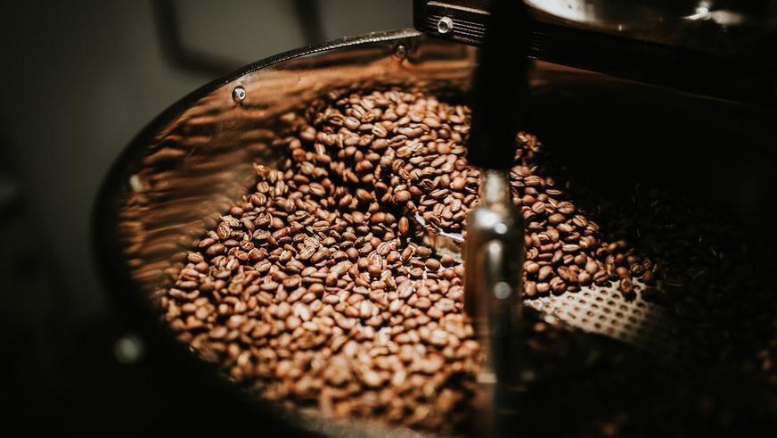 Giá cà phê hôm nay 5/5/2023: Đồng loạt giảm, thu mua trong nước giảm 200 đồng/kg, khả năng giá cà phê hạt sẽ bị đẩy lên cao hơn?