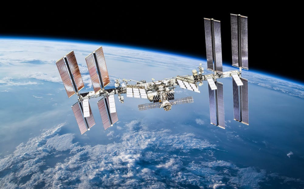 Nga cảnh báo, lệnh trừng phạt có thể khiến Trạm Vũ trụ quốc tế ISS bị rơi và giá năng lượng tăng gấp 3. (Nguồn: Getty Images)