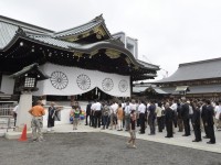 Thủ tướng Nhật Bản gửi đồ lễ tới đền Yasukuni