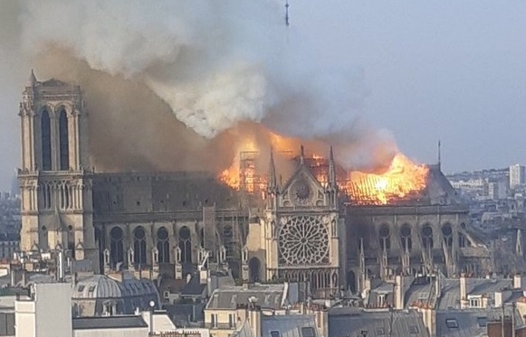 Tại sao khó dập tắt lửa ở Nhà thờ Đức Bà Paris?