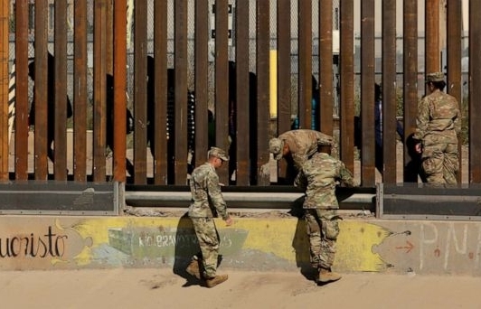 Mỹ cử 300 binh sĩ gồm đầu bếp và lái xe tới khu vực biên giới Mỹ - Mexico
