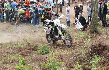 Off-road race begins in Ha Giang’s Dong Van Karst