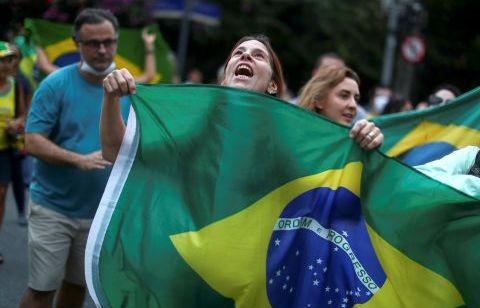 Đa sắc thái, xung đột quan điểm và thảm kịch Covid-19 ở Brazil