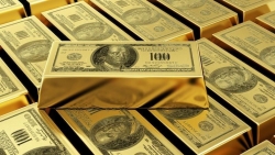 Giá vàng hôm nay 26/10: Giá vàng thế giới phá mốc 1.650 USD, giới đầu tư 'câu giờ' chờ Fed, vàng còn rủi ro khi suy thoái gia tăng?