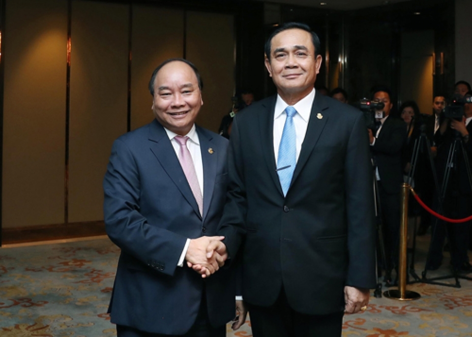 vietnamese pm meets thai counterpart on sidelines of acmecs 8