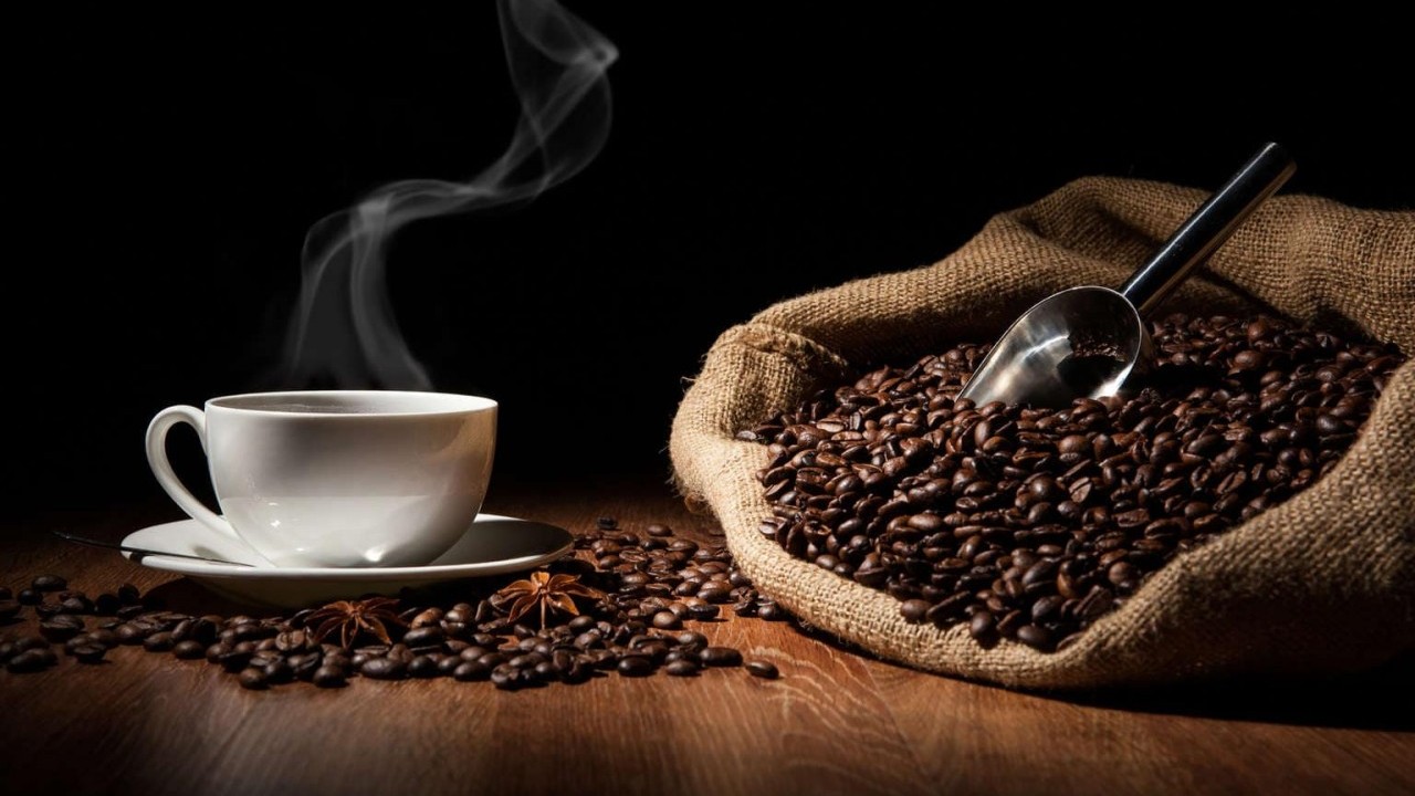 Giá cà phê hôm nay 8/6/2024: Giá cà phê giảm mạnh phiên cuối tuần, thị trường đang đứng về phía các nhà kinh doanh?