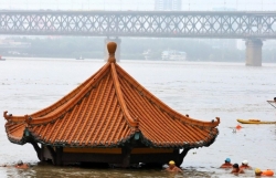 Lũ lụt tàn phá Trung Quốc – Khả năng ngăn lũ của đập Tam Hiệp tiếp tục bị nghi ngờ
