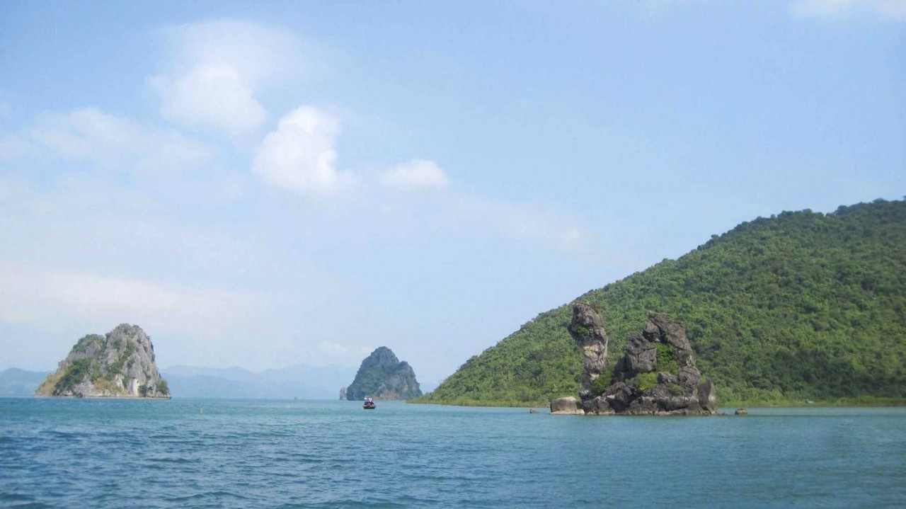 Exploring Bai Tu Long National Park, Quang Ninh. (Photo: quangninh.gov.vn)