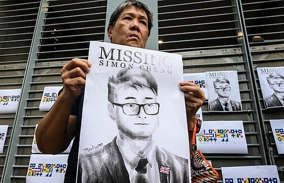 Nhân viên lãnh sự quán Anh trở về Hong Kong sau khi bị Trung Quốc giam giữ 15 ngày