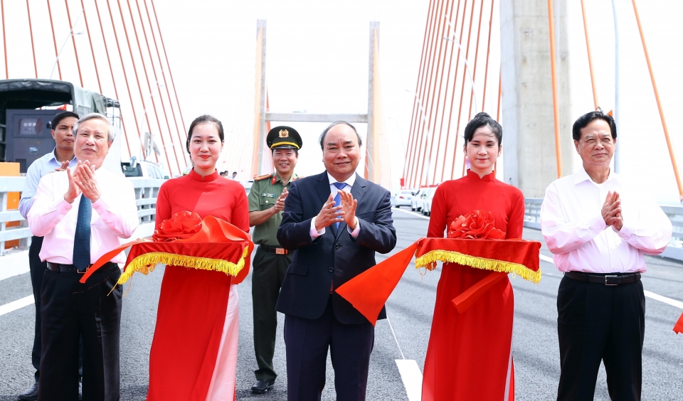 thu tuong nguyen xuan phuc du le khanh thanh thong xe cao toc ha long hai phong