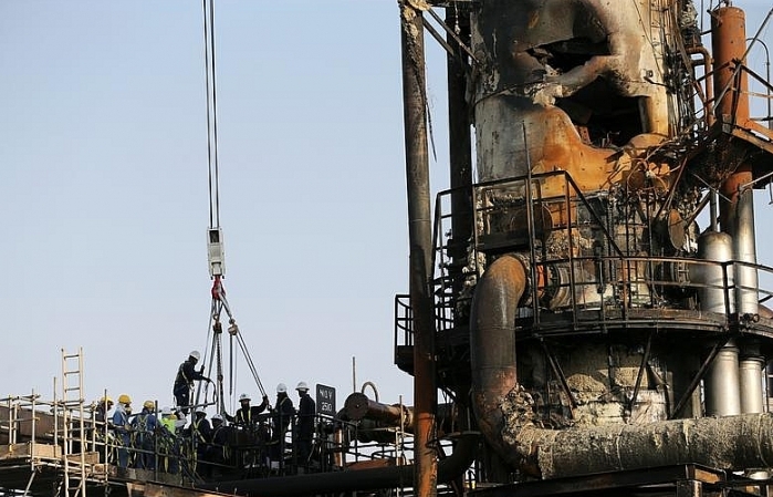 Cận cảnh vết tích hỏa lực hằn sâu trên 'da thịt' nhà máy dầu Saudi Arabia bị tấn công