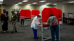 Bầu cử Mỹ năm 2020: Một số bang quan trọng bắt đầu tổ chức bỏ phiếu sớm theo hình thức trực tiếp